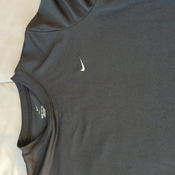 Perfect condition Nike Dry Fit top - Picture 3 of 4
